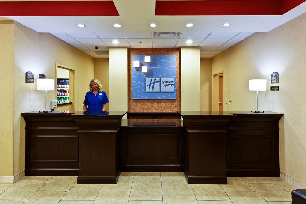 Holiday Inn Express & Suites Morristown By Ihg Exterior foto